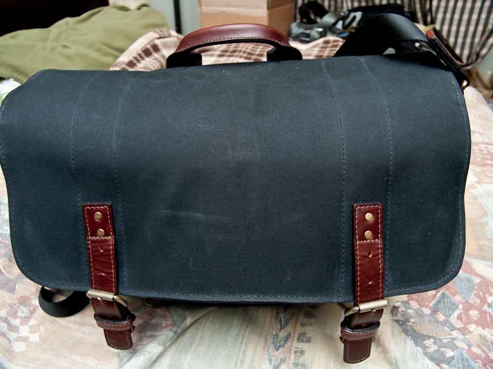 Ridiculously Handsome Leather Camera Bag Oozes Vintage Style