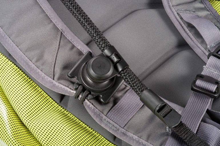 SNAPSNAP Counterbalances Camera Weight With Your Backpack