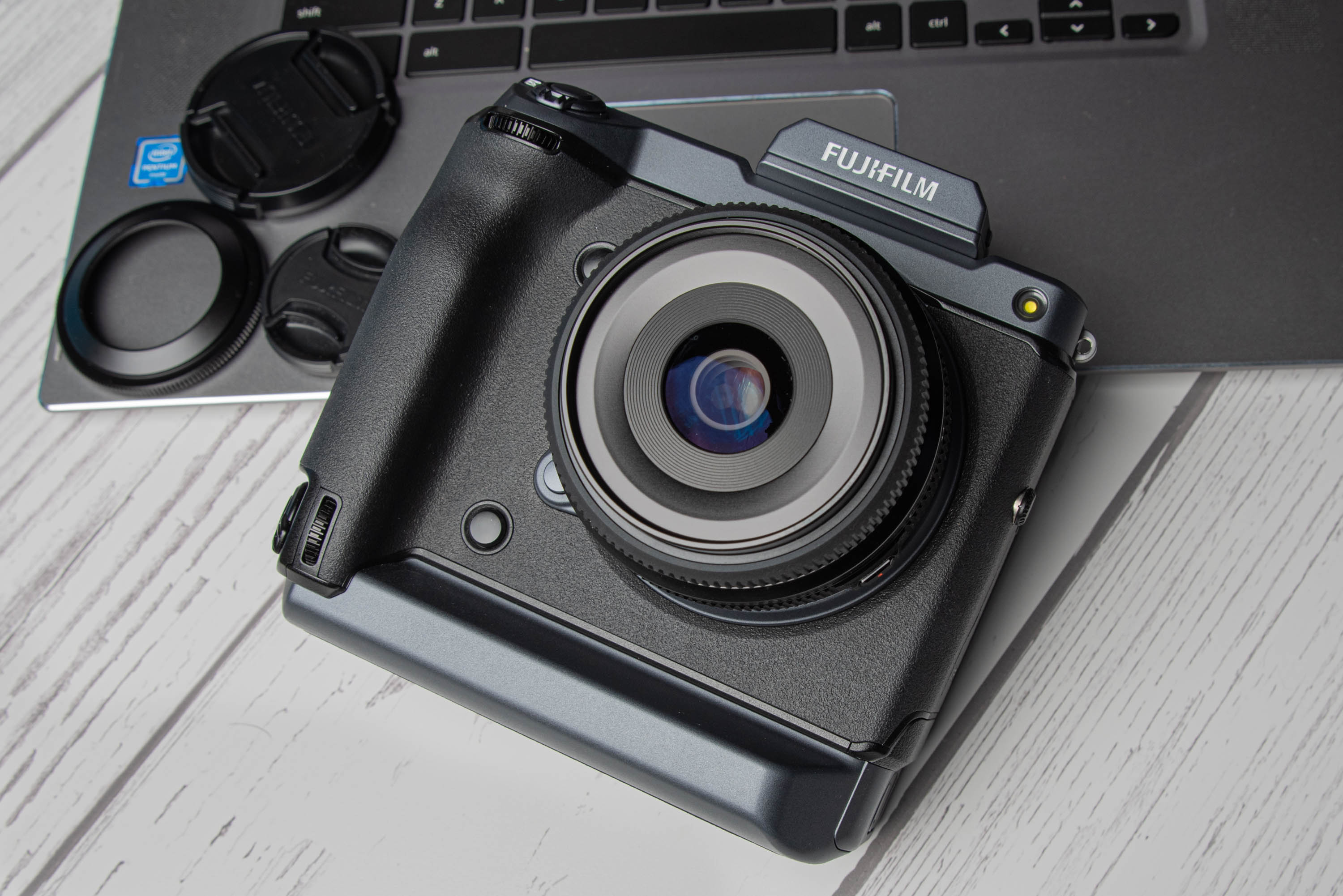 Helm Trein Vrijgekomen Review: Fujifilm GF 50mm F3.5 R LM WR (The Perfect Walk Around Lens)