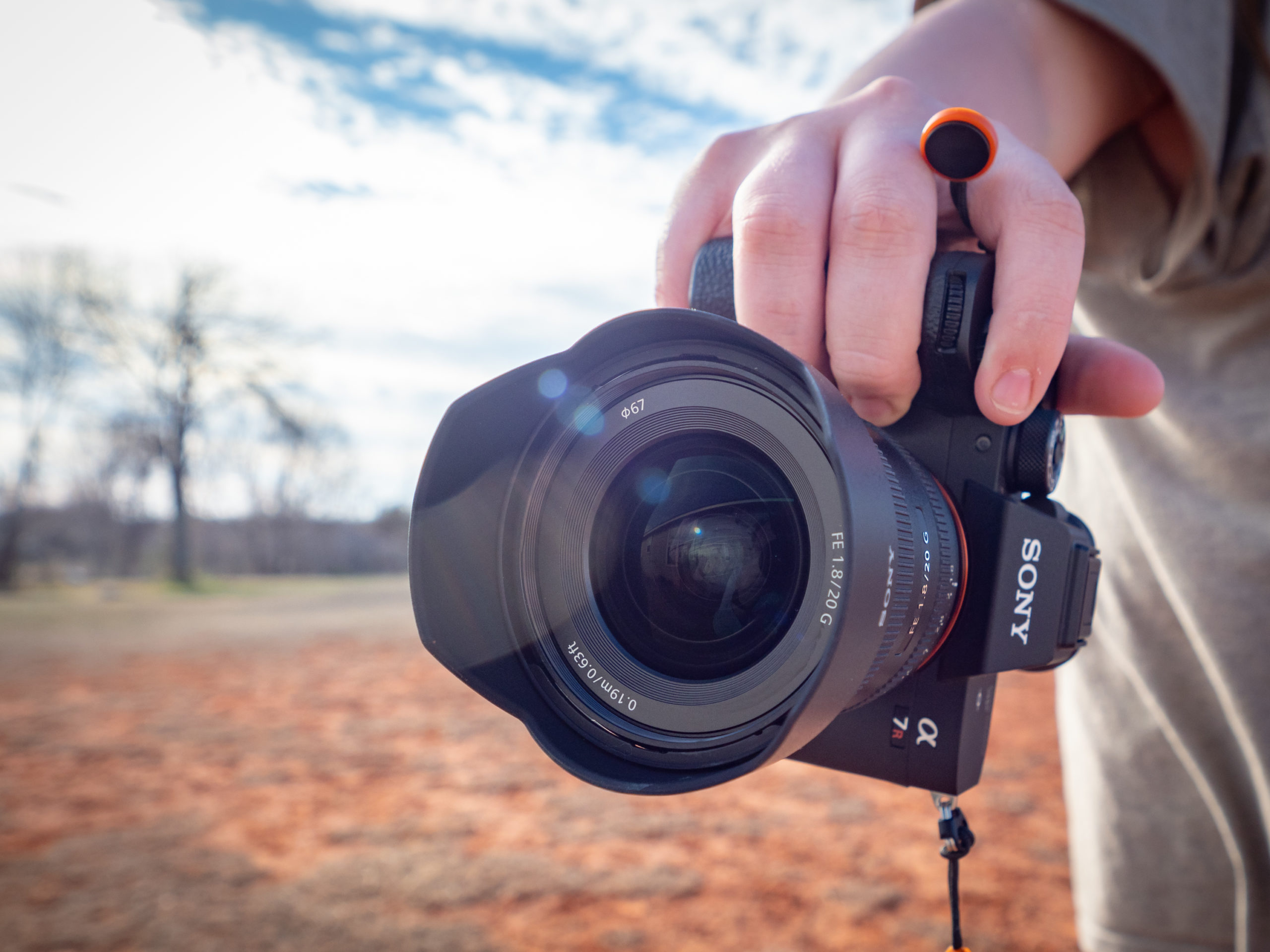 Sony Fe 20mm F1.8 G Full-Frame Ultra-Wide Prime G Lens with Filter Accessory Kit