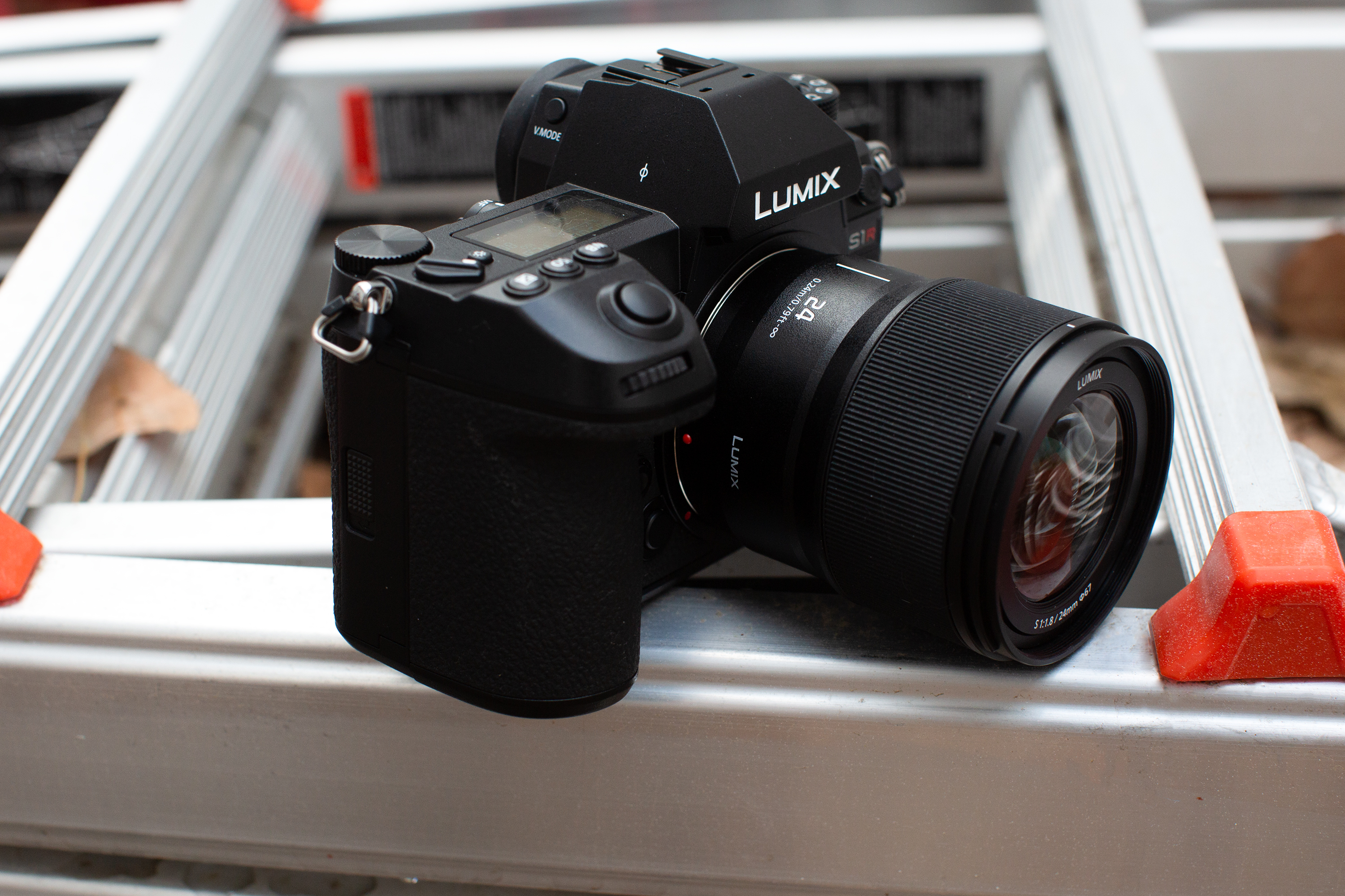 wastafel voorwoord tegel Beautiful Colors: Panasonic Lumix S 24mm F1.8 Lens Review